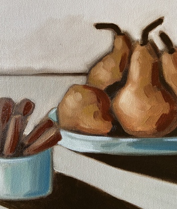 Pears in a bowl with cinnamon sticks on a minimal neutral background.