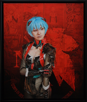 A young person of feminine appearance with blue hair and red eyes wears a shiny black bodysuit with red, white and viridian accents. She stands against a red backdrop that fades down to black and contains hints of video cassette covers. Her expression is demure and one arm holds the other to her side.