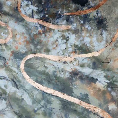 A large painting of a seaweed in a rockpool with metallic copper, ochre, khaki, burnt orange, pale terracotta, beige, black and white.