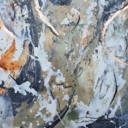 A large painting of a seaweed in a rockpool with metallic copper, ochre, khaki, burnt orange, pale terracotta, beige, black and white.