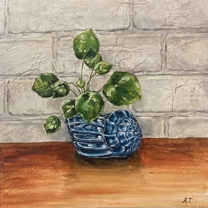 This little Chinese money plant grew so well since we out it in the new pot, and I thought I use  it as my model for the still life painting before the Chinese New Year.  The background was mud brick so I used crackled effect to depict the texture.