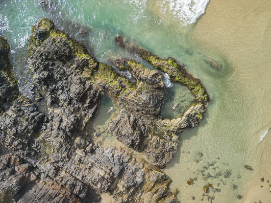 This original photograph is printed professionally on archival paper, the print has a flat finish and is very detailed and looks amazingly vivid showcasing all the natural colours of the Australian coastline.