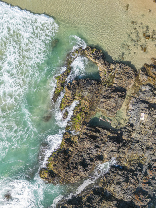 This original photograph is printed professionally on archival paper, the print has a flat finish and is very detailed and looks amazingly vivid showcasing all the natural colours of the Australian coastline.