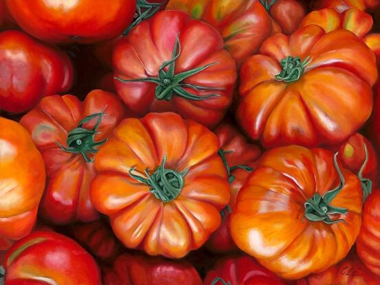 A close up of heritage tomatoes at a market stall. 