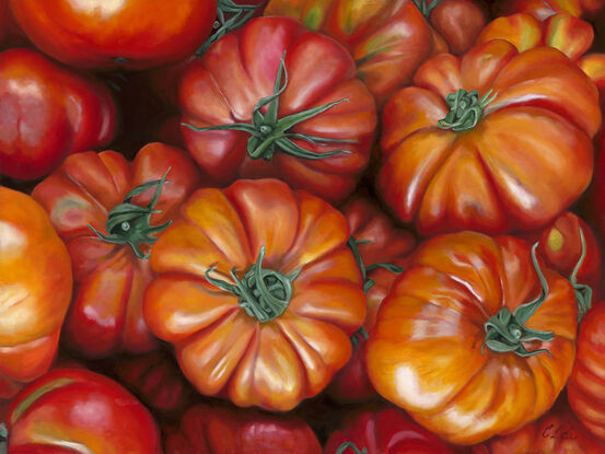 A close up of heritage tomatoes at a market stall. 