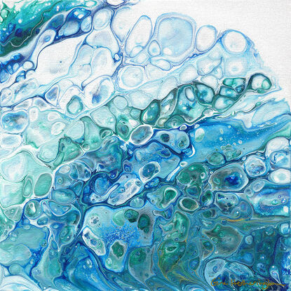 Fresh ocean wave flowing with bubbles