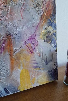 Structually, 'Desert Sandstorm' is on medium size canvas & quite deep sides [approx. 3.5cm]. The sides are painted - yellow or magenta to match the slight retro feel the pic also has to it.