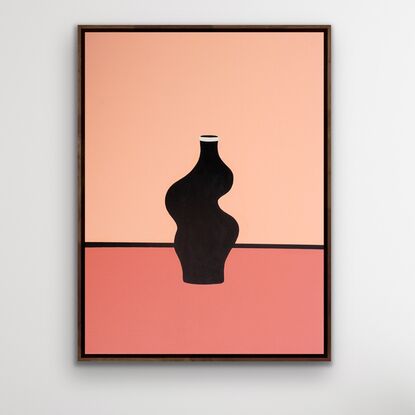 Black curved vase with a soft pink background