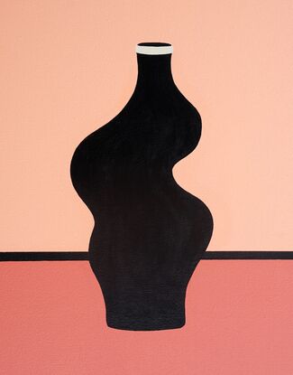 Black curved vase with a soft pink background