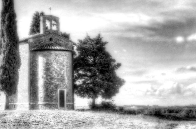 Chapel Vitale in picturesque Tuscany, Italy