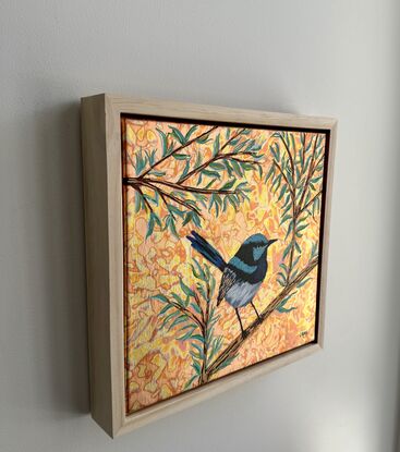 Superb fairy wren 
Acrylic and metal leaf on linen 
This beauty is ready to hang 
Style art deco with an abstract background done with metal leaf 
There is a magical effect on the metal leaf the light !
This painting is framed with a light natural wood 
Provided with a certificate of authenticity this painting is signed on front and on the back too.!
Hope you will have a crush on this one ! 

Wrapped securely with thick cardboard 
