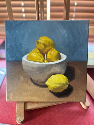 bowl of lemons on a table

