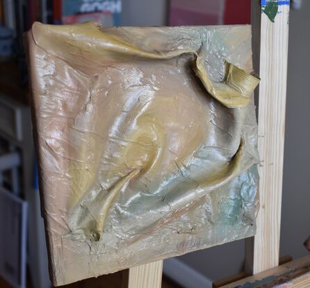 Blended colours over a moulded 3D element that protrudes from the canvas 