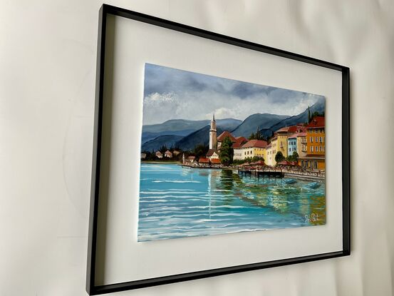 Buildings and boats on the shore of Lake Annecy in France