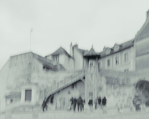 An image in various shaded of grey of a major building in Honfleur shows several people gathered in front. The style is impressionistic with slightly blurred edges. 