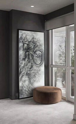 The painting depicts the moment when a motorcycle rider leaps up in an off-road race. Through the delicate brushstrokes of charcoal, the artist captures the dynamics of the motorcycle speeding by, and the splashing dirt and gravel are like energy bursting out in all directions, and the whole picture is full of symbols of wildness and freedom.