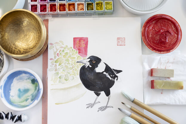 Magpie, succulent, and Chinese character