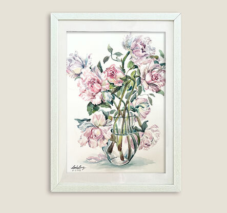 Elegant roses in transparent vase